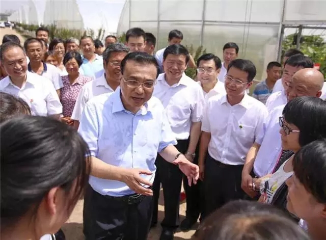 李克強(qiáng)總理冒酷暑考察陜西羊乳產(chǎn)業(yè)鏈，精準(zhǔn)扶貧項(xiàng)目